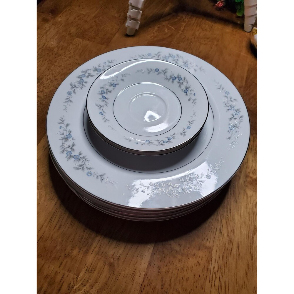 Vintage Forget Me Not China Set – 5 Dinner Plates, 2 Saucers, Platinum Trim
